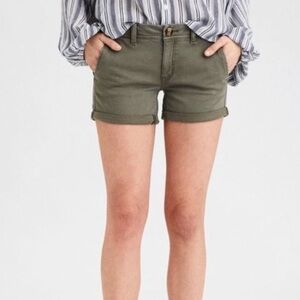 American Eagle green shorts in great condition! Women’s size US 4